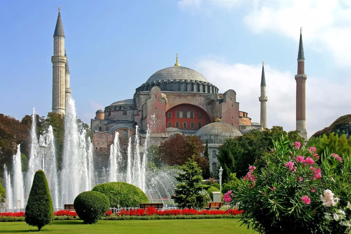 The Magnificent Architecture and Art of the Hagia Sophia